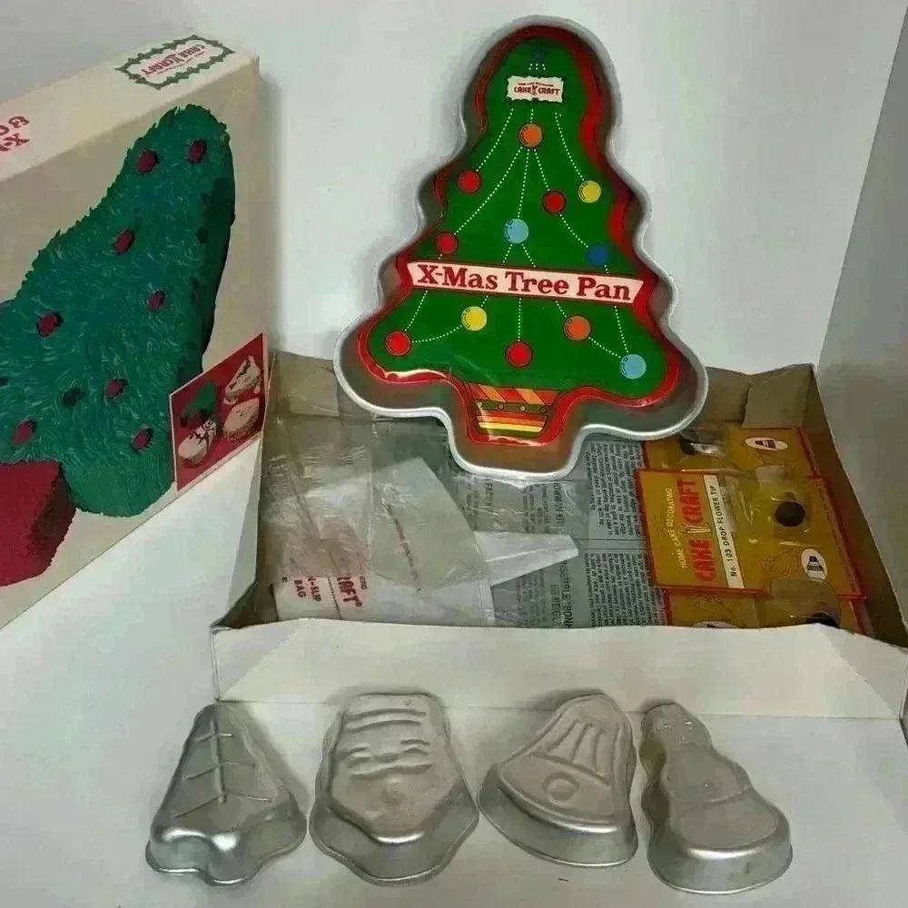 Fantastic vintage Cake Craft Christmas baking pan  and decorating set